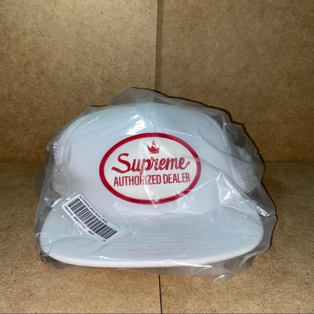 SUPREME AUTHORIZED MESH BACK 5-PANEL WHITE HAT 1SZ